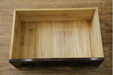 和製ビンテージ　豪華な彫金装飾と艶やかな木肌が魅力の仙台箪笥(整理タンス、収納たんす、引き出し、サイドチェスト、ヴィンテージ)(R-083923)
