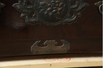 和製ビンテージ　豪華な彫金装飾と艶やかな木肌が魅力の仙台箪笥(整理タンス、収納たんす、引き出し、サイドチェスト、ヴィンテージ)(R-083923)
