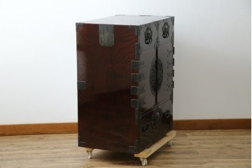 和製ビンテージ　豪華な彫金装飾と艶やかな木肌が魅力の仙台箪笥(整理タンス、収納たんす、引き出し、サイドチェスト、ヴィンテージ)(R-083923)