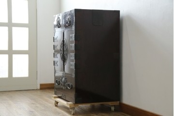 和製ビンテージ　豪華な彫金装飾と艶やかな木肌が魅力の仙台箪笥(整理タンス、収納たんす、引き出し、サイドチェスト、ヴィンテージ)(R-083923)