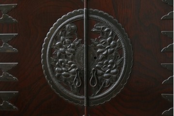 和製ビンテージ　豪華な彫金装飾と艶やかな木肌が魅力の仙台箪笥(整理タンス、収納たんす、引き出し、サイドチェスト、ヴィンテージ)(R-083923)