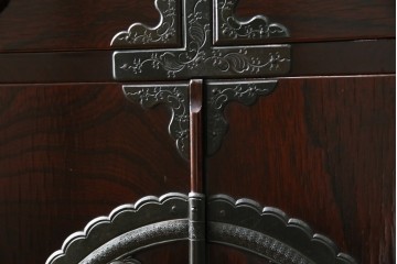 和製ビンテージ　豪華な彫金装飾と艶やかな木肌が魅力の仙台箪笥(整理タンス、収納たんす、引き出し、サイドチェスト、ヴィンテージ)(R-083923)