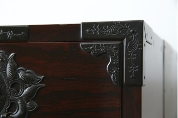 和製ビンテージ　豪華な彫金装飾と艶やかな木肌が魅力の仙台箪笥(整理タンス、収納たんす、引き出し、サイドチェスト、ヴィンテージ)(R-083923)