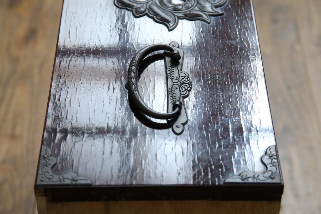 和製ビンテージ　豪華な彫金装飾と艶やかな木肌が魅力の仙台箪笥(整理タンス、収納たんす、引き出し、サイドチェスト、ヴィンテージ)(R-083923)