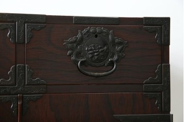 和製ビンテージ　豪華な彫金装飾と艶やかな木肌が魅力の仙台箪笥(整理タンス、収納たんす、引き出し、サイドチェスト、ヴィンテージ)(R-083923)