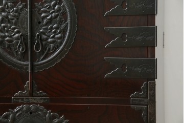 和製ビンテージ　豪華な彫金装飾と艶やかな木肌が魅力の仙台箪笥(整理タンス、収納たんす、引き出し、サイドチェスト、ヴィンテージ)(R-083923)