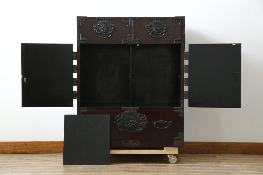 和製ビンテージ　豪華な彫金装飾と艶やかな木肌が魅力の仙台箪笥(整理タンス、収納たんす、引き出し、サイドチェスト、ヴィンテージ)(R-083923)