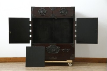 和製ビンテージ　豪華な彫金装飾と艶やかな木肌が魅力の仙台箪笥(整理タンス、収納たんす、引き出し、サイドチェスト、ヴィンテージ)(R-083923)