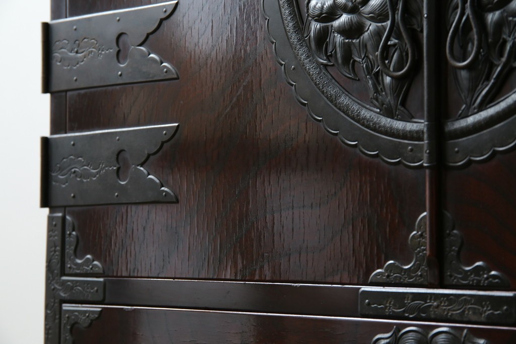 和製ビンテージ　豪華な彫金装飾と艶やかな木肌が魅力の仙台箪笥(整理タンス、収納たんす、引き出し、サイドチェスト、ヴィンテージ)(R-083923)