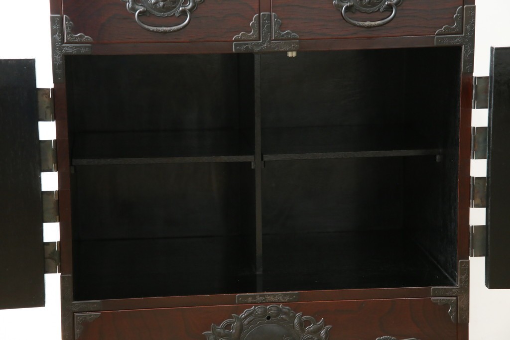 和製ビンテージ　豪華な彫金装飾と艶やかな木肌が魅力の仙台箪笥(整理タンス、収納たんす、引き出し、サイドチェスト、ヴィンテージ)(R-083923)