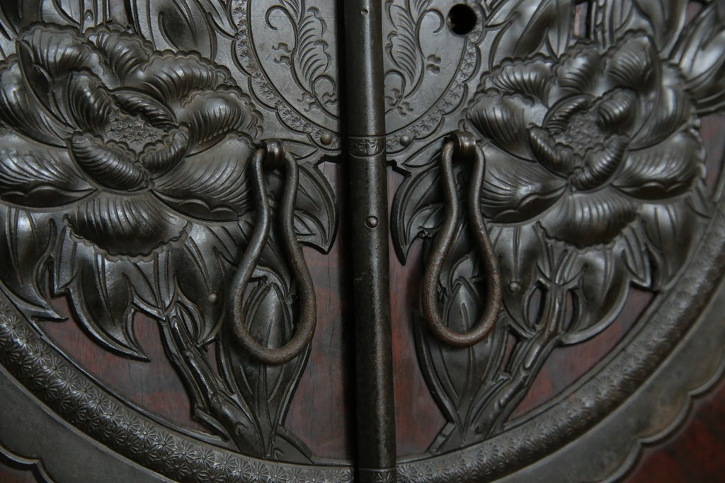 和製ビンテージ　豪華な彫金装飾と艶やかな木肌が魅力の仙台箪笥(整理タンス、収納たんす、引き出し、サイドチェスト、ヴィンテージ)(R-083923)