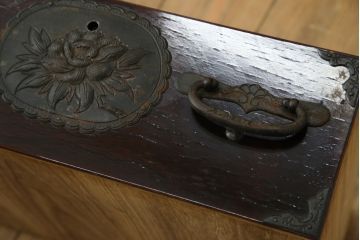 和製ビンテージ　木地呂塗り　漆塗り　凝った金具が上質な和の雰囲気を引き立てる仙台小箪笥(仙台箪笥、整理箪笥、収納たんす、引き出し、サイドチェスト、ヴィンテージ)(R-083924)