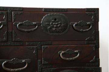 和製ビンテージ　木地呂塗り　漆塗り　凝った金具が上質な和の雰囲気を引き立てる仙台小箪笥(仙台箪笥、整理箪笥、収納たんす、引き出し、サイドチェスト、ヴィンテージ)(R-083924)