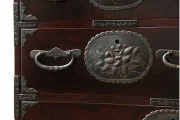和製ビンテージ　木地呂塗り　漆塗り　凝った金具が上質な和の雰囲気を引き立てる仙台小箪笥(仙台箪笥、整理箪笥、収納たんす、引き出し、サイドチェスト、ヴィンテージ)(R-083924)
