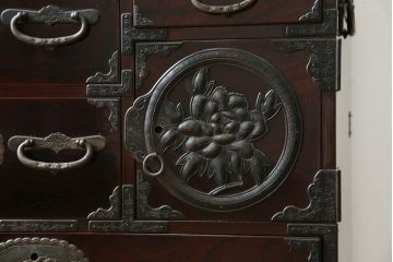 和製ビンテージ　木地呂塗り　漆塗り　凝った金具が上質な和の雰囲気を引き立てる仙台小箪笥(仙台箪笥、整理箪笥、収納たんす、引き出し、サイドチェスト、ヴィンテージ)(R-083924)