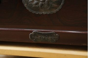 和製ビンテージ　木地呂塗り　漆塗り　凝った金具が上質な和の雰囲気を引き立てる仙台小箪笥(仙台箪笥、整理箪笥、収納たんす、引き出し、サイドチェスト、ヴィンテージ)(R-083924)