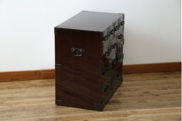 和製ビンテージ　木地呂塗り　漆塗り　凝った金具が上質な和の雰囲気を引き立てる仙台小箪笥　(R-083924)