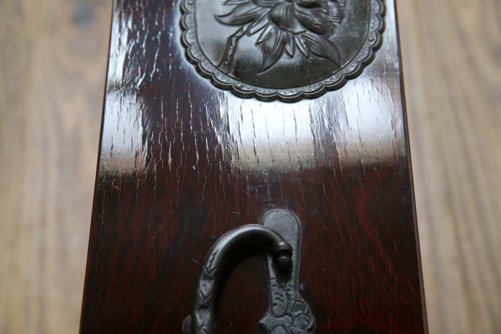 和製ビンテージ　木地呂塗り　漆塗り　凝った金具が上質な和の雰囲気を引き立てる仙台小箪笥　(R-083924)