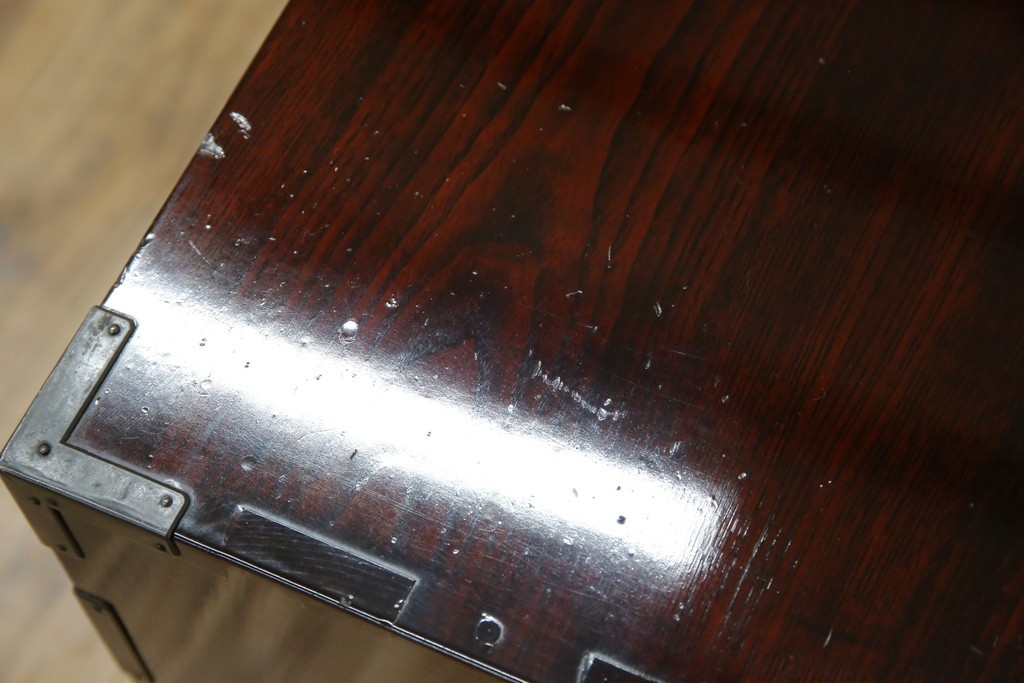 和製ビンテージ　木地呂塗り　漆塗り　凝った金具が上質な和の雰囲気を引き立てる仙台小箪笥　(R-083924)