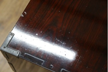 和製ビンテージ　木地呂塗り　漆塗り　凝った金具が上質な和の雰囲気を引き立てる仙台小箪笥　(R-083924)