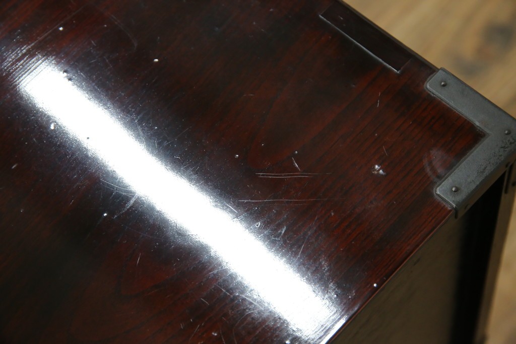 和製ビンテージ　木地呂塗り　漆塗り　凝った金具が上質な和の雰囲気を引き立てる仙台小箪笥　(R-083924)