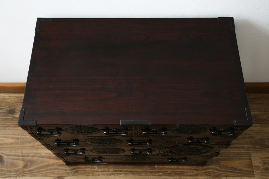 和製ビンテージ　木地呂塗り　漆塗り　凝った金具が上質な和の雰囲気を引き立てる仙台小箪笥　(R-083924)