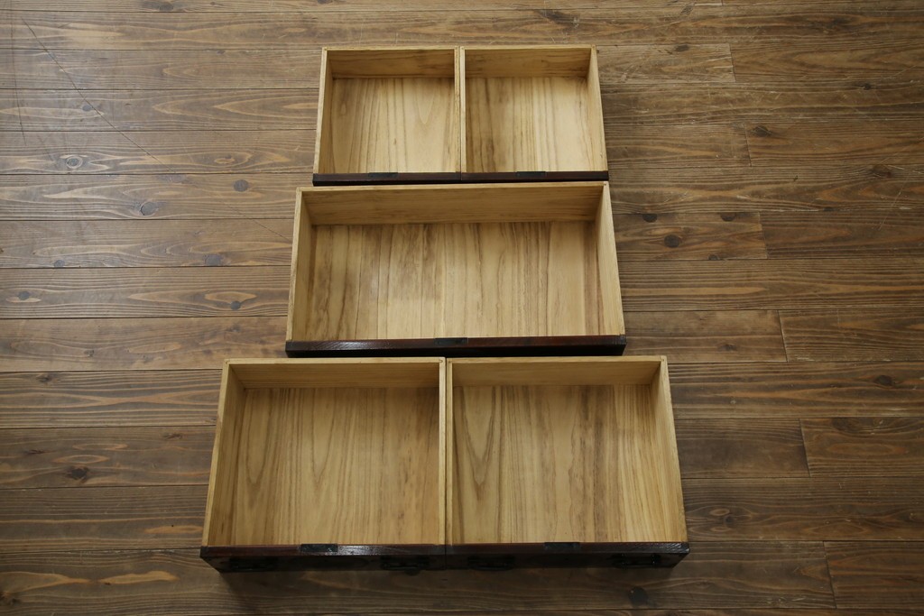 和製ビンテージ　木地呂塗り　漆塗り　凝った金具が上質な和の雰囲気を引き立てる仙台小箪笥　(R-083924)