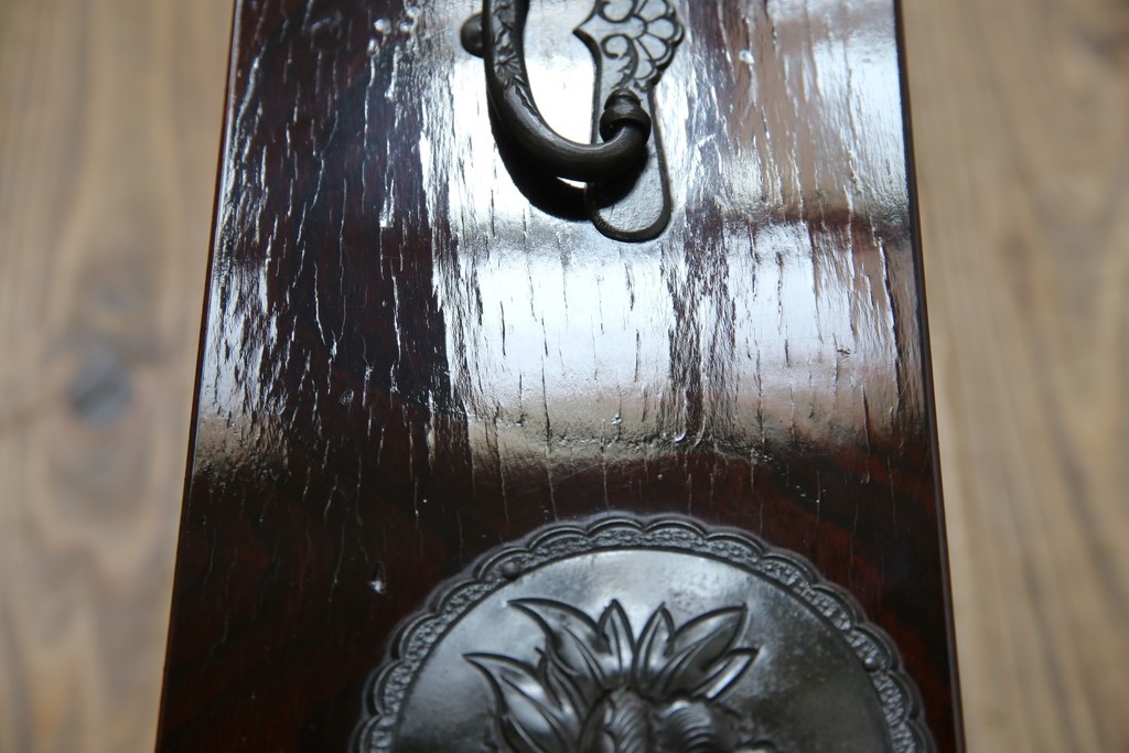 和製ビンテージ　木地呂塗り　漆塗り　凝った金具が上質な和の雰囲気を引き立てる仙台小箪笥　(R-083924)