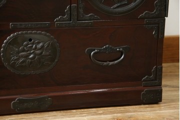 和製ビンテージ　木地呂塗り　漆塗り　凝った金具が上質な和の雰囲気を引き立てる仙台小箪笥　(R-083924)