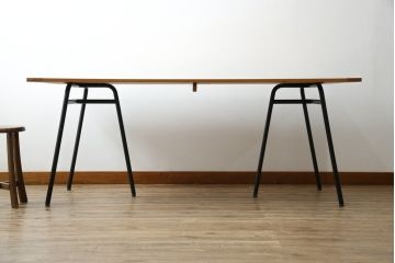 中古　美品　IDEE(イデー)　SOUDIEUX(スデュー)　ナチュラルな風合いが魅力的なテーブル(ダイニングテーブル、作業台)(定価約28万円)(R-083925)