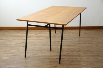 中古　美品　IDEE(イデー)　SOUDIEUX(スデュー)　ナチュラルな風合いが魅力的なテーブル(ダイニングテーブル、作業台)(定価約28万円)(R-083925)
