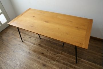中古　美品　IDEE(イデー)　SOUDIEUX(スデュー)　ナチュラルな風合いが魅力的なテーブル(ダイニングテーブル、作業台)(定価約28万円)(R-083925)