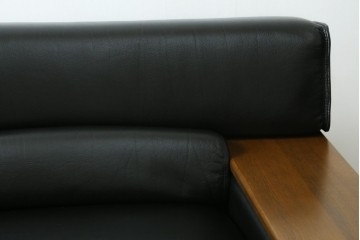 新古　未使用展示品　CONDE HOUSE(カンディハウス)　BOLS(ボルス)　本革(レザー)　個性が光るモダンデザインの2人掛けソファ　定価約76万円　(R-083926)