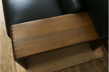 新古　未使用展示品　CONDE HOUSE(カンディハウス)　BOLS(ボルス)　本革(レザー)　個性が光るモダンデザインの2人掛けソファ　定価約76万円　(R-083926)