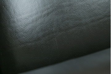 新古　未使用展示品　CONDE HOUSE(カンディハウス)　BOLS(ボルス)　本革(レザー)　個性が光るモダンデザインの2人掛けソファ　定価約76万円　(R-083926)