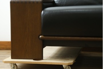新古　未使用展示品　CONDE HOUSE(カンディハウス)　BOLS(ボルス)　本革(レザー)　個性が光るモダンデザインの2人掛けソファ　定価約76万円　(R-083926)