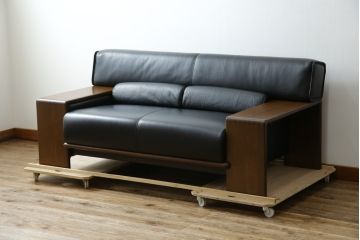 中古　美品　展示品　CONDE HOUSE(カンディハウス)　BOLS(ボルス)　本革(レザー)　個性が光るモダンデザインの2人掛けソファ(アームソファ、2P)(定価約76万円)(R-083926)
