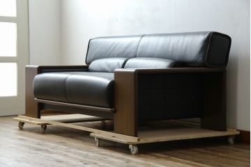 中古　美品　展示品　CONDE HOUSE(カンディハウス)　BOLS(ボルス)　本革(レザー)　個性が光るモダンデザインの2人掛けソファ(アームソファ、2P)(定価約76万円)(R-083926)