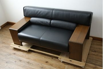 中古　美品　展示品　CONDE HOUSE(カンディハウス)　BOLS(ボルス)　本革(レザー)　個性が光るモダンデザインの2人掛けソファ(アームソファ、2P)(定価約76万円)(R-083926)