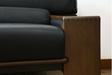 中古　美品　展示品　CONDE HOUSE(カンディハウス)　BOLS(ボルス)　本革(レザー)　個性が光るモダンデザインの2人掛けソファ(アームソファ、2P)(定価約76万円)(R-083926)