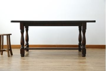 中古　北海道民芸家具　深みのある色合いとクラシカルな雰囲気が魅力的なダイニングテーブル(6人掛け、4人掛け、食卓)(R-083927)