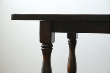 中古　北海道民芸家具　深みのある色合いとクラシカルな雰囲気が魅力的なダイニングテーブル(R-083927)