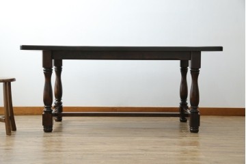 中古　北海道民芸家具　深みのある色合いとクラシカルな雰囲気が魅力的なダイニングテーブル(R-083927)