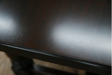 中古　北海道民芸家具　深みのある色合いとクラシカルな雰囲気が魅力的なダイニングテーブル(R-083927)