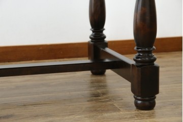 中古　北海道民芸家具　深みのある色合いとクラシカルな雰囲気が魅力的なダイニングテーブル(R-083927)