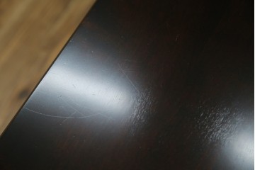 中古　北海道民芸家具　深みのある色合いとクラシカルな雰囲気が魅力的なダイニングテーブル(R-083927)