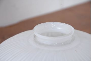 和製アンティーク　被せガラス　細やかなデザインが上品な雰囲気を醸し出す電笠(天井照明、吊り下げ照明、ペンダントライト、シェード)(R-083937)