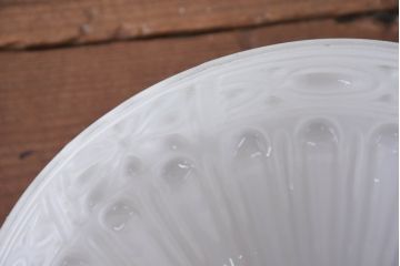和製アンティーク　被せガラス　細やかなデザインが上品な雰囲気を醸し出す電笠(天井照明、吊り下げ照明、ペンダントライト、シェード)(R-083937)