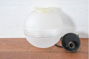 和製アンティーク　丸みあるフォルムで中央のラインが珍しいペンダントライト(天井照明、吊り下げ照明、シェード、電笠)(R-083942)