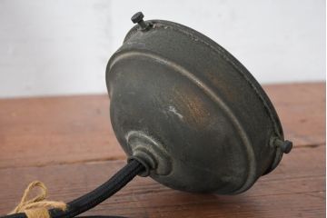 和製アンティーク　丸みあるフォルムで中央のラインが珍しいペンダントライト(天井照明、吊り下げ照明、シェード、電笠)(R-083942)